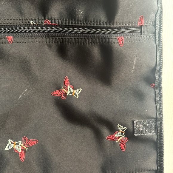 Luggage on wheels - Picture 2 of 5